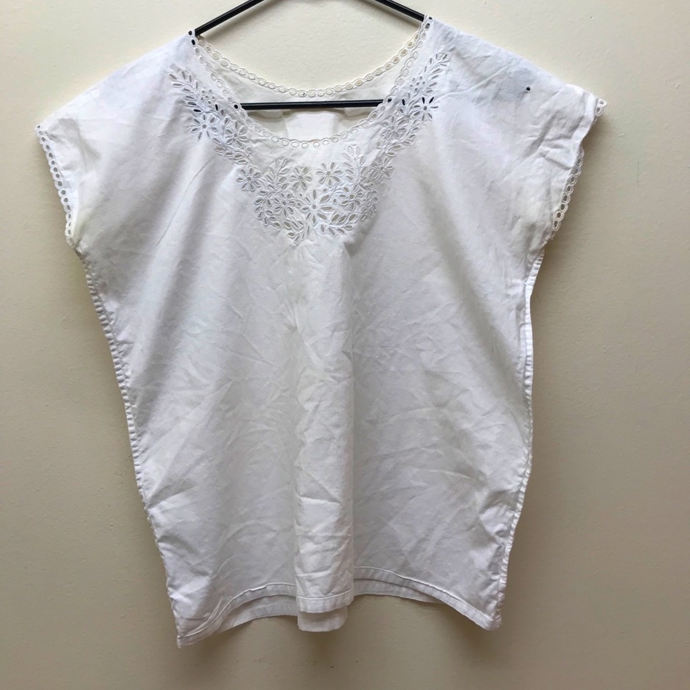 Vintage eyelit top